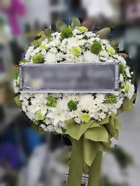 พวงหรีดลิลลี่ โทนเขียวขาว