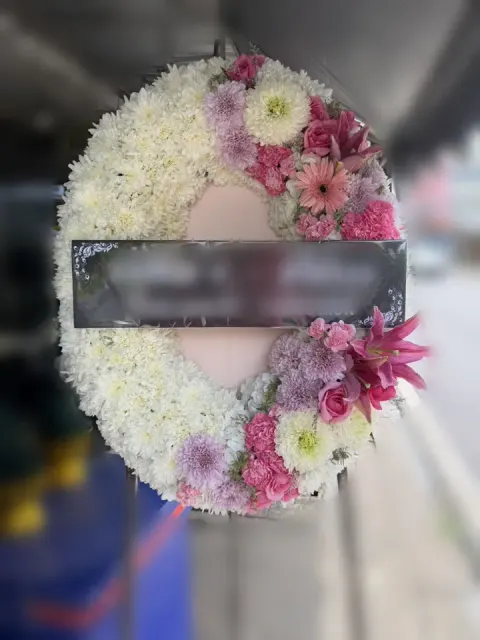 พวงหรีดลิลลี่ โทนม่วง