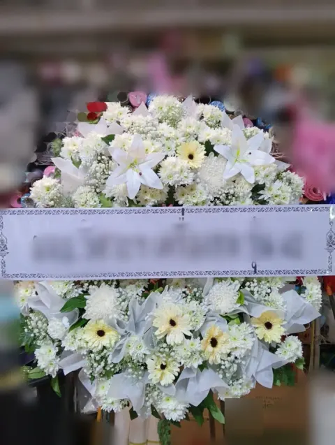 พวงหรีดลิลลี่ โทนเขียวขาว