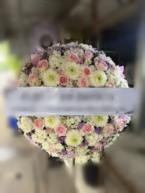 พวงหรีดกุหลาบ โทนชมพูขาวม่วง