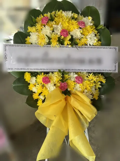 พวงหรีดคาร์เนชั่น โทนเหลืองชมพู