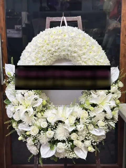พวงหรีดลิลลี่ โทนขาวเขียวครีม