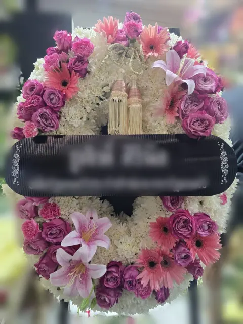 พวงหรีดลิลลี่ โทนชมพูขาว