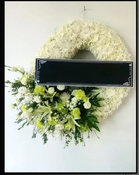 พวงหรีดลิลลี่ โทนเขียวขาว