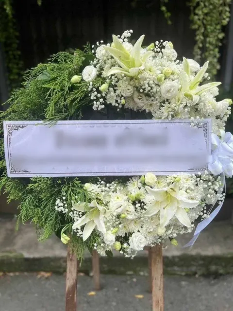 พวงหรีดลิลลี่ โทนขาวล้วน