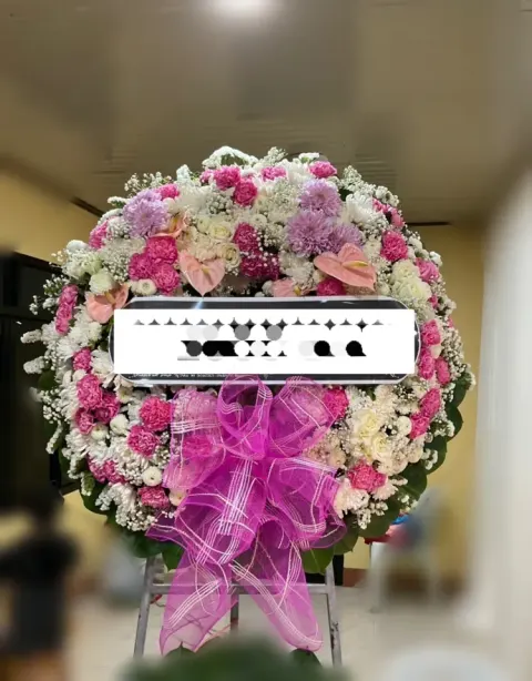 พวงหรีดกุหลาบ โทนขาวล้วน