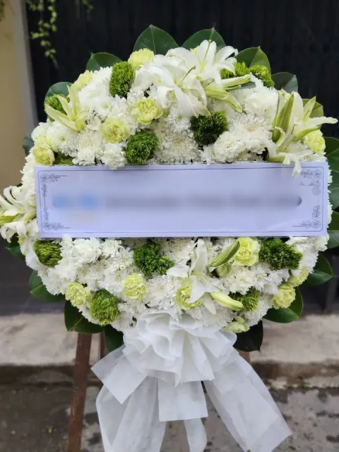 พวงหรีดลิลลี่ โทนขาวเขียว