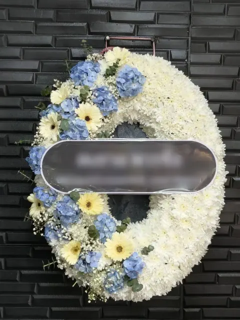 พวงหรีดไฮเดรนเยีย โทนฟ้าขาว