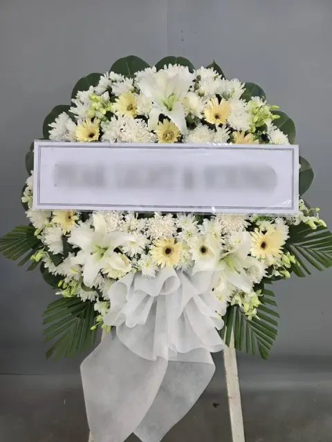 พวงหรีดกล้วยไม้ โทนเหลืองขาว