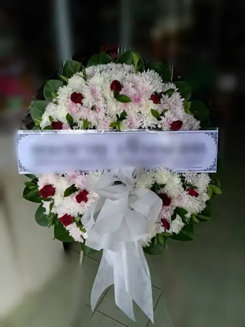 พวงหรีดกุหลาบ โทนขาวชมพู