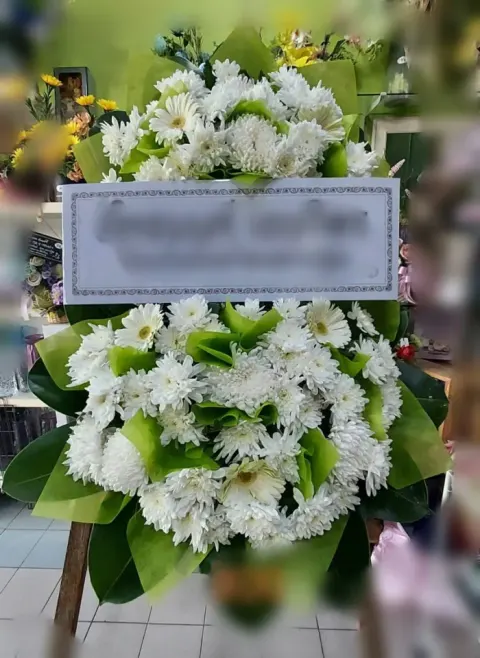 พวงหรีดเยอบีร่า โทนเขียว