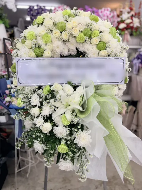 พวงหรีดลิลลี่ โทนเขียวขาว