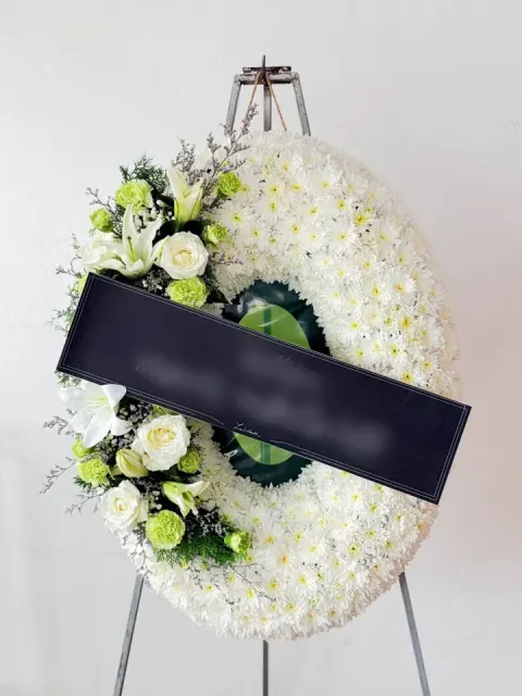 พวงหรีดลิลลี่ โทนเขียวขาว