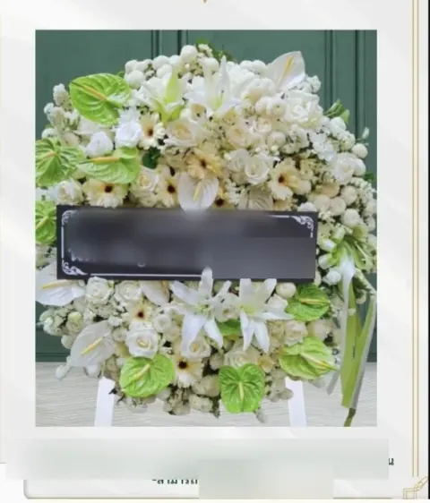 พวงหรีดลิลลี่ โทนขาวเขียว