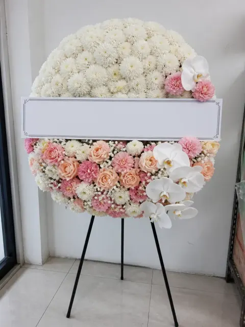 พวงหรีดเบญจมาศ โทนขาวชมพู