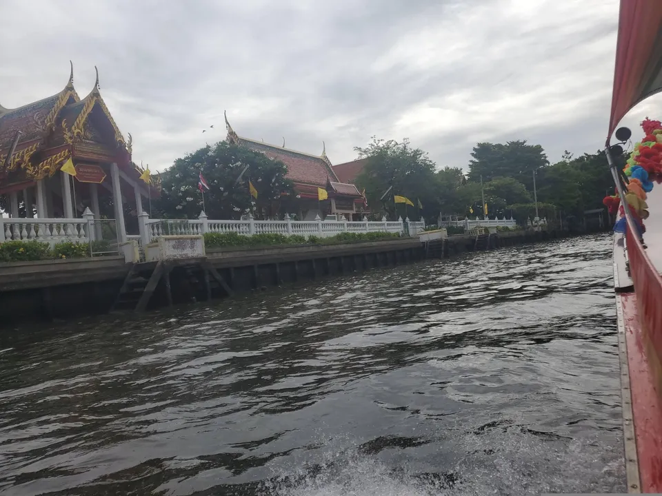 บริเวณวัดนวลนรดิศ เขตภาษีเจริญ กรุงเทพมหานคร